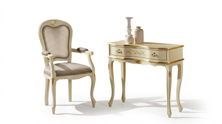 Muebles consejo de diseño barroco italiano de madera marrón.