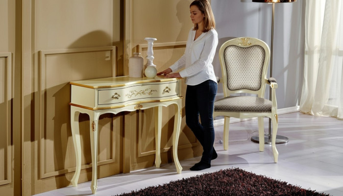 Elegante silla de diseño barroco de lujo italiana en madera para el salón.