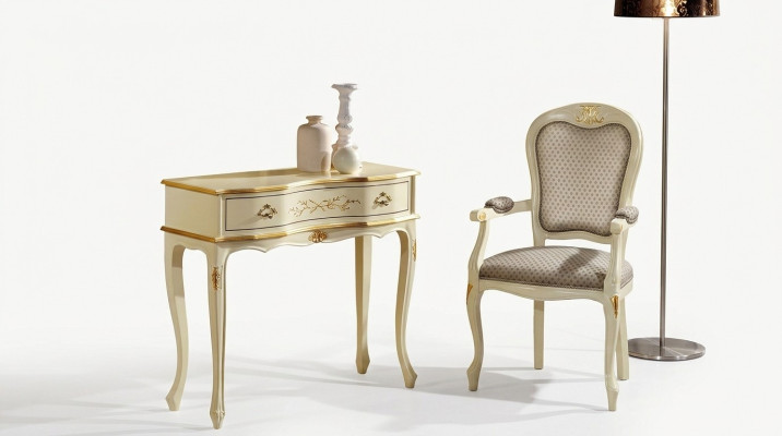 Elegante silla de diseño barroco de lujo italiana en madera para el salón.