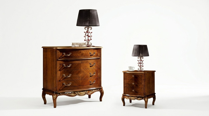 Muebles italianos de lujo, gran cómoda armario con 4 cajones de madera marrón.