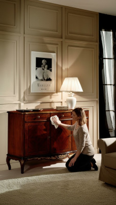 Envíe muebles italianos de lujo de madera.