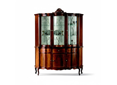 Muebles clásicos de madera en color marrón. Vitrina elegante de diseño. Muebles italianos.