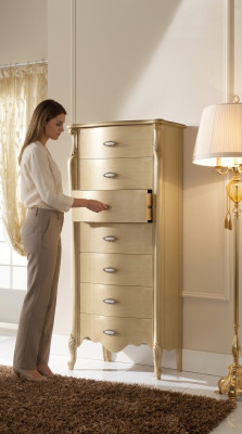 Mueble italiano de madera. Cómoda elegante de 120 cm de alto con 7 cajones.