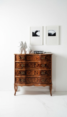 Mobiliario de madera italiano de lujo de diseño: cómoda, armario, aparador en madera maciza.