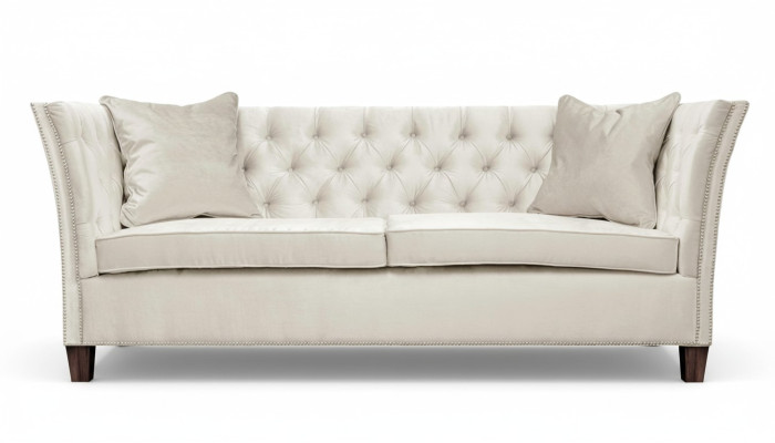 Sofá Beige Chesterfield de tres plazas muebles tapizados para hoteles, consultorios y salas de estar.