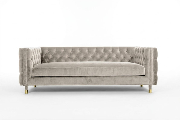 Muebles beiges. Sofá Chesterfield de 4 plazas de terciopelo XXL. Sofá de tela de gran formato.