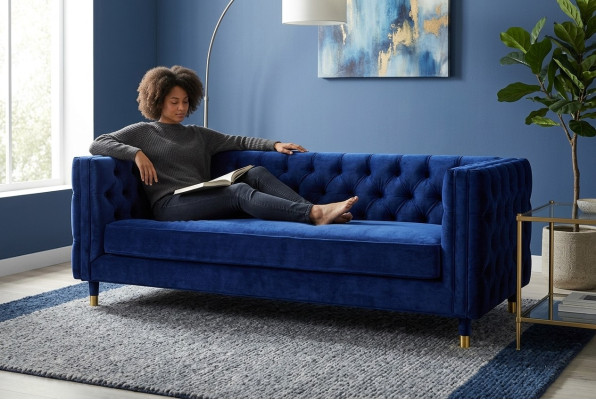Sofá azul Chesterfield Big de diseñador de 4 plazas nuevo en tela de textil.