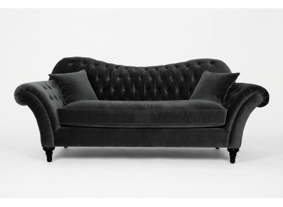 Sofá de tela negro de tres plazas Chesterfield para la sala de estar.