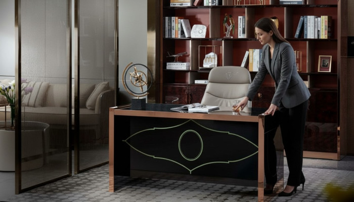 Armario de oficina de madera marrón. Estudio marrón. Muebles de diseño moderno de lujo.
