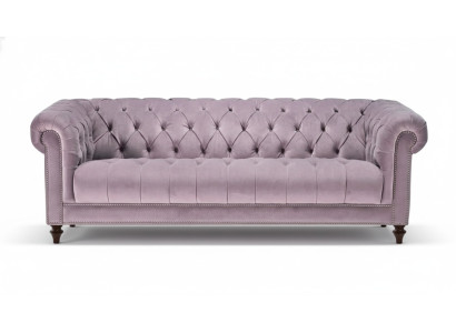 Lila sofá de tres plazas diseño Chesterfield tapizado en tela original de terciopelo.