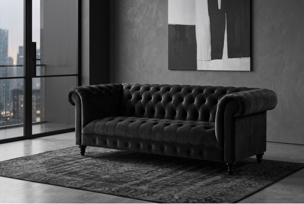 Sofá de terciopelo negro de lujo Chesterfield tapizado con botones de tres plazas.