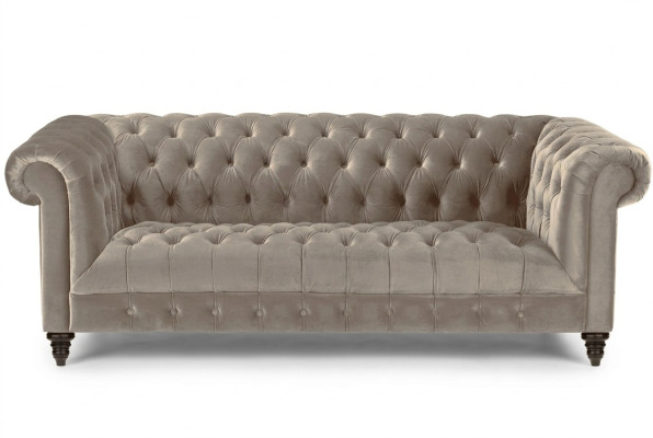 Sofá de terciopelo beige de lujo Chesterfield con botones, de tres plazas.