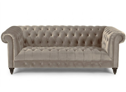 Sofá de terciopelo beige de lujo Chesterfield con botones, de tres plazas.