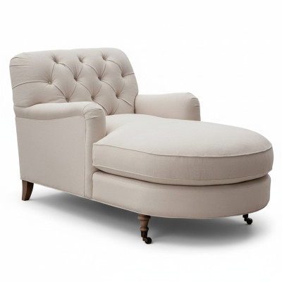 Chaiselongue Chesterfield de color beige, muebles de salón modernos.