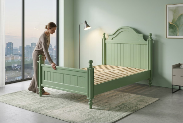 Cama verde, cama doble clásica, cama de campo, cama de hotel de lujo, dormitorio nuevo.