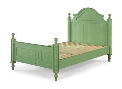 Cama verde, cama doble clásica, cama de campo, cama de hotel de lujo, dormitorio nuevo.