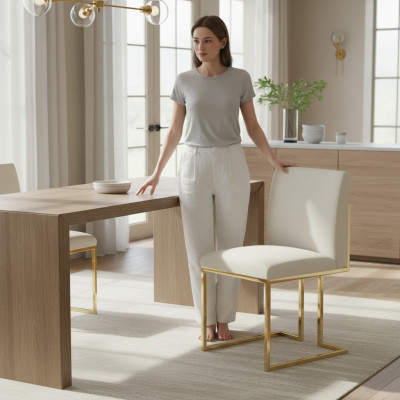 Conjunto de sillas de comedor modernas de lujo con asientos acolchados y respaldo.