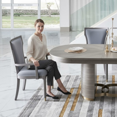 Conjunto de 4 sillas de diseñador para comedor con respaldo acolchado y asiento tapizado.