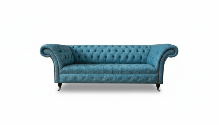 Sofá Chesterfield de tres plazas con cojines decorativos, conjunto de asientos de sofá. Sofás.