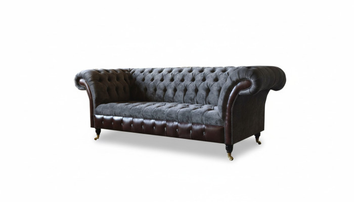 Chesterfield sofá tapizado de tres plazas en tela para la sala de estar.