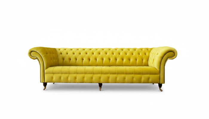 Sofá amarillo de 4 plazas Chesterfield con tapicería de cuero y tela amarilla.