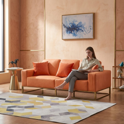 Sofá de tres plazas tapizado en piel estilo moderno de madera.