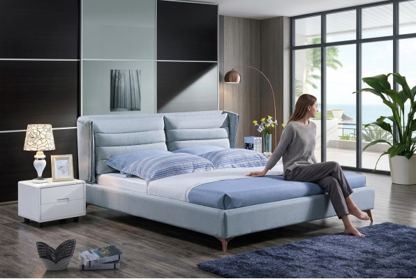 Cama de diseño de madera. Doble lujo matrimonial. Estructura moderna de hotel para dormitorio.