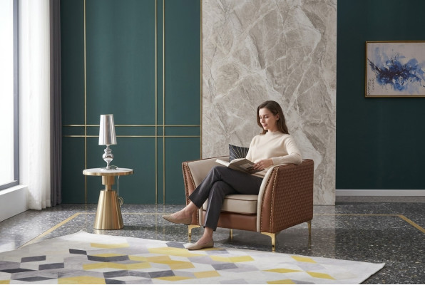 Sofá individual de un diseñador de sillón de club lounge acolchado nuevo.