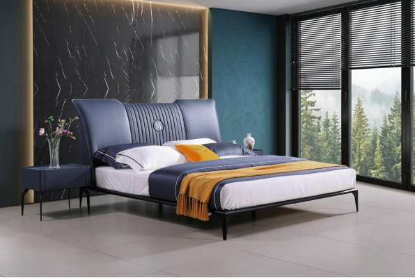 Muebles de dormitorio, set de 3 piezas. Cama de hotel + 2 mesitas de noche. Camas de alto brillo Italia.