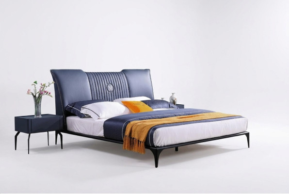 Muebles de dormitorio, set de 3 piezas. Cama de hotel + 2 mesitas de noche. Camas de alto brillo Italia.