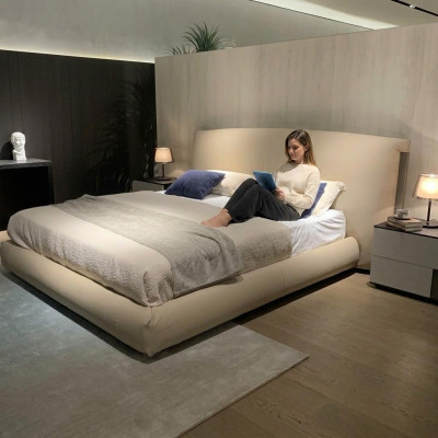 Diseño de cama de lujo para hotel clásico doble. Luxuosas habitaciones de lujo en Italia.