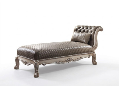Sillón clásico de lujo de cuero de lujo en chesterfield.