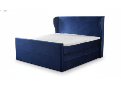 Cama doble de diseñador en estilo moderno con elementos minimalistas.