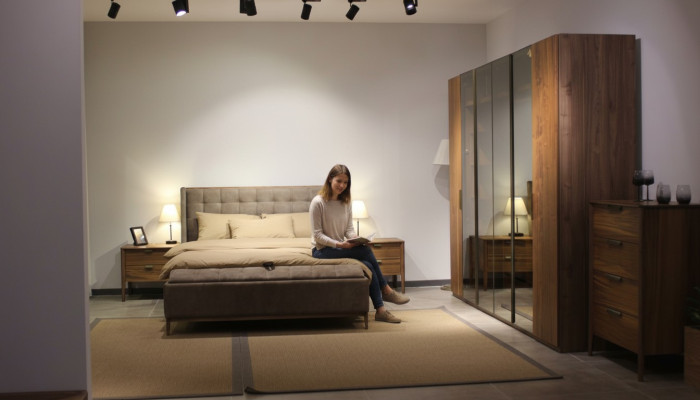 Conjunto de dormitorio de diseñador Cama de lujo 2 mesitas de noche de madera Completamente nueva 3 piezas.