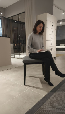 Cómodo y elegante taburete moderno para dormitorio textil nuevo.