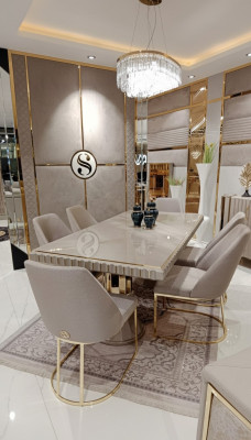 Mesa de lujo Beige Mesas de acero inoxidable Diseño italiano Mesas de comedor Mesa de comedor nueva