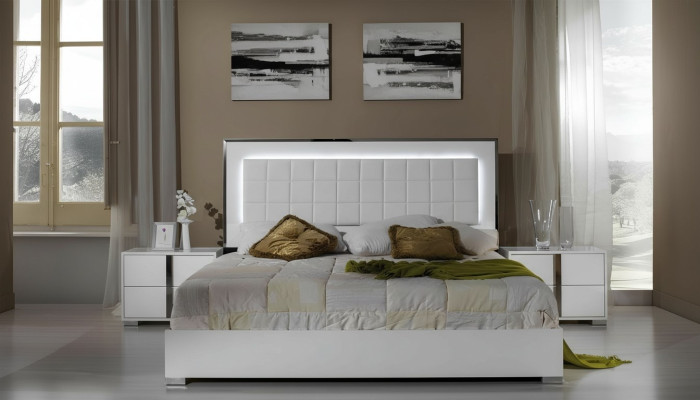 Cama de madera con mesitas modernas 3 piezas