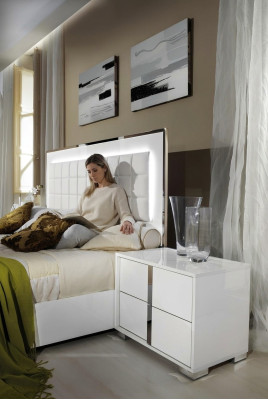 Mesita de noche de diseño moderno en madera blanca