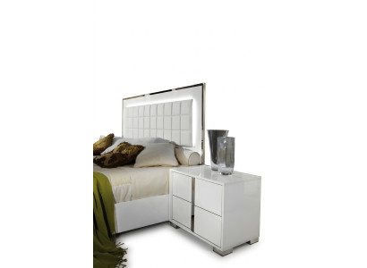 Mesita de noche de diseño moderno en madera blanca
