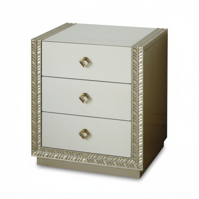 Mesillas auxiliares de consola para consolas de diseño en madera de alto brillo.