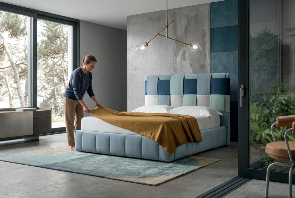 Modernas camas de lujo tapizadas en textil. Cama de dormitorio de alta calidad. Muebles italianos.