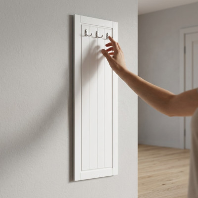 Perchero de entrada para abrigos de madera con colgadores de pared.