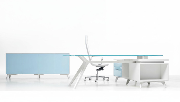 Cómoda moderna azul para oficina con puertas de cristal Frezza nueva.