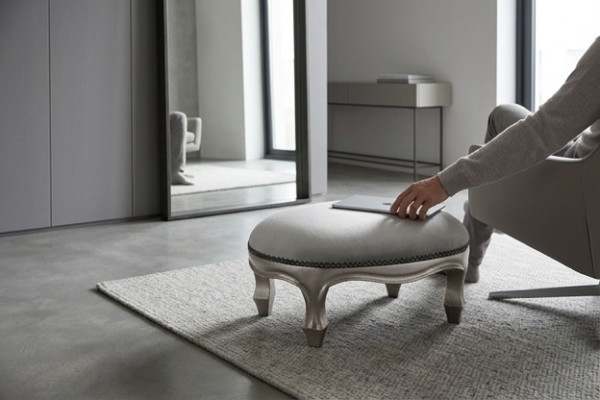 Taburete Acolchado Asiento Textil Relax Complementario Sofá Banco de Asiento Taburete R1 Diseñador Lujo