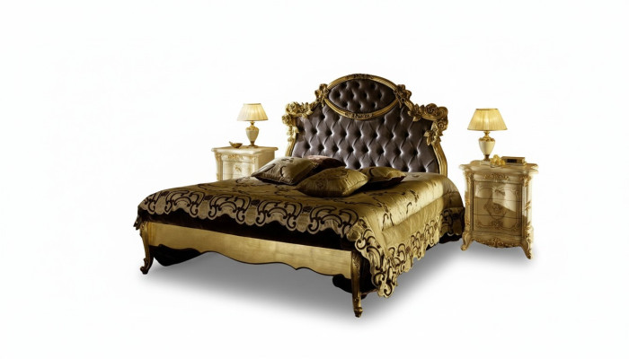 Cama clásica, camas de lujo Chesterfield, dormitorio del hotel, muebles de estilo barroco nuevos.