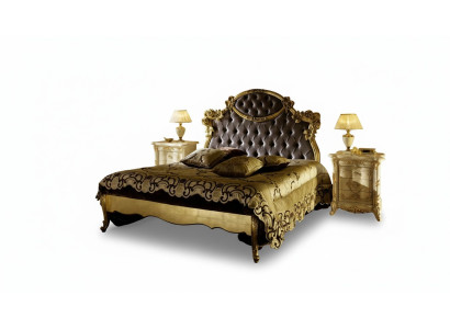 Cama clásica, camas de lujo Chesterfield, dormitorio del hotel, muebles de estilo barroco nuevos.