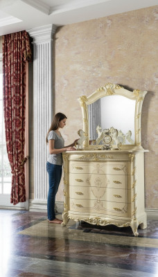 Juego de cómodas Muebles italianos de 2 piezas. Cómoda de madera maciza con espejo Aparador