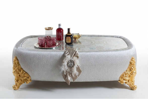Mesa de centro exclusiva para la sala de estar hecha de madera es una maravillosa adición a su decoración interior.