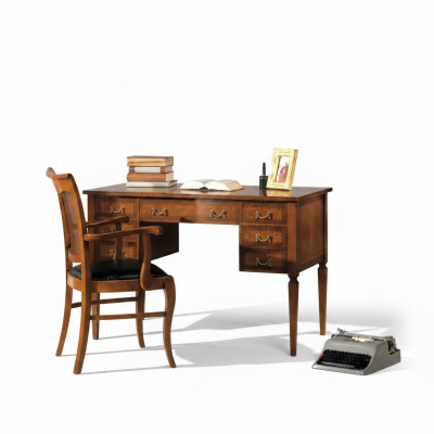 Escritorio y silla de madera con reposabrazos. Librero. Muebles de oficina. Diseño nuevo.