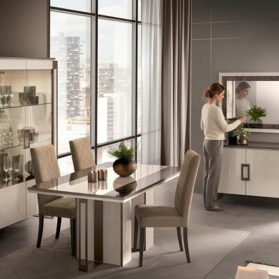 Juego de comedor de 3 piezas. Mesa de comedor, vitrina, cómoda. Conjunto de mobiliario de comedor moderno de Italia.